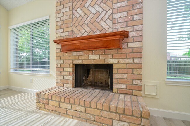 Building Photo - 15111 New Hastings Dr