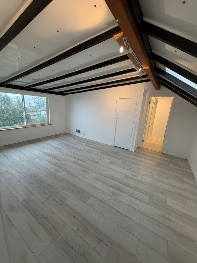 Building Photo - Beautiful 3 Bed / 2 Bath House With a Gorgeous View!