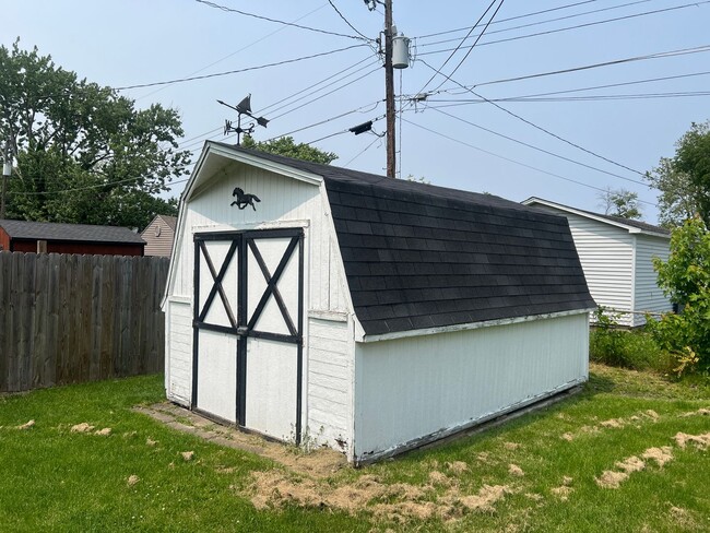 Building Photo - Charming 2-Bedroom Ranch with Spacious Liv...