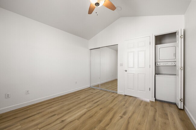 Building Photo - 2025 Northfield Dr