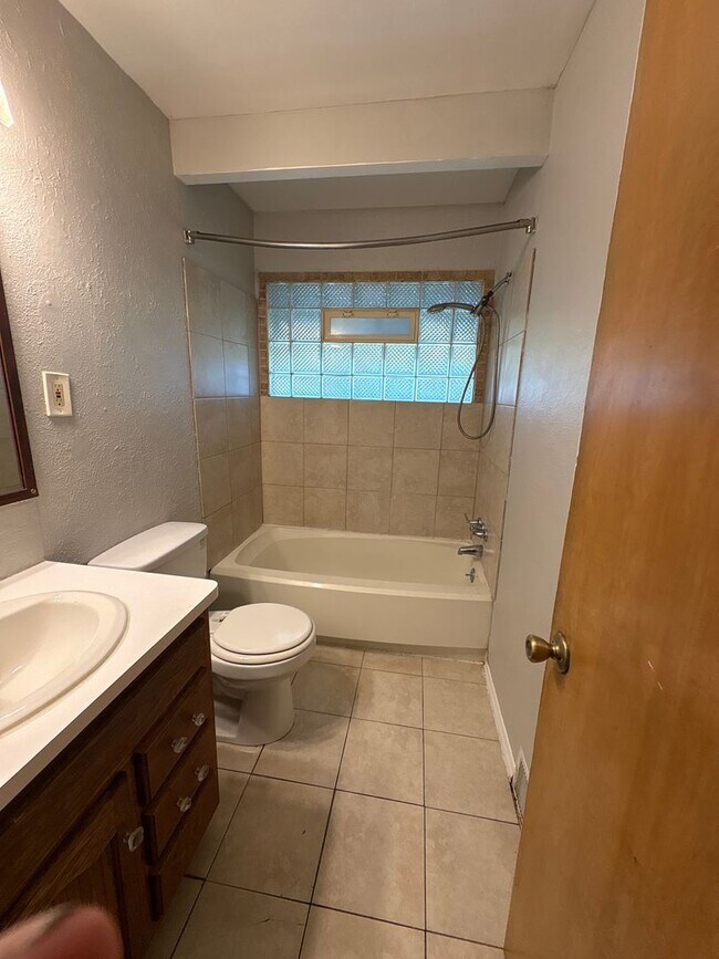 Building Photo - Cozy 3 bedroom 1 bath in Garfield Heights