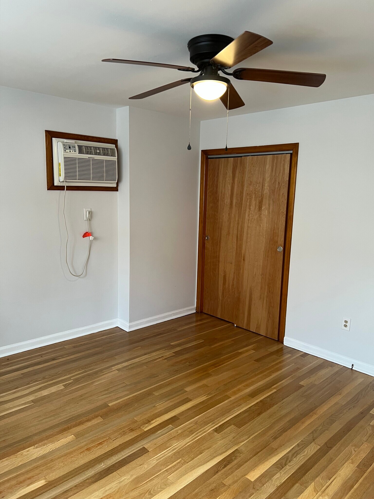 Building Photo - 110 Elm St