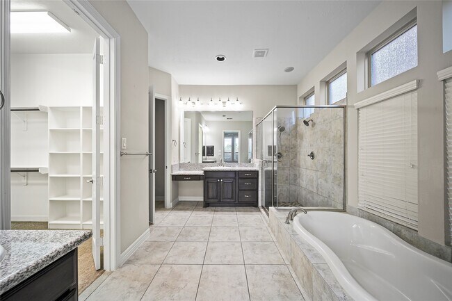 Building Photo - 2823 Maple Oak Ln