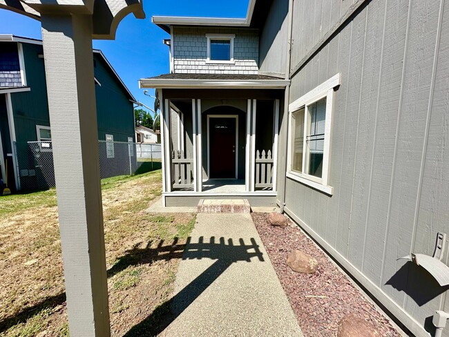 Building Photo - 2107 Yellowstone St