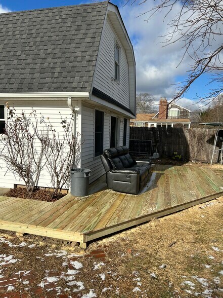 Building Photo - 61 Nelson Ave