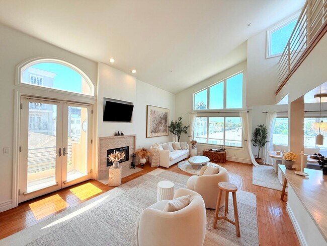 Building Photo - Sophisticated Bright & Spacious Furnished ...