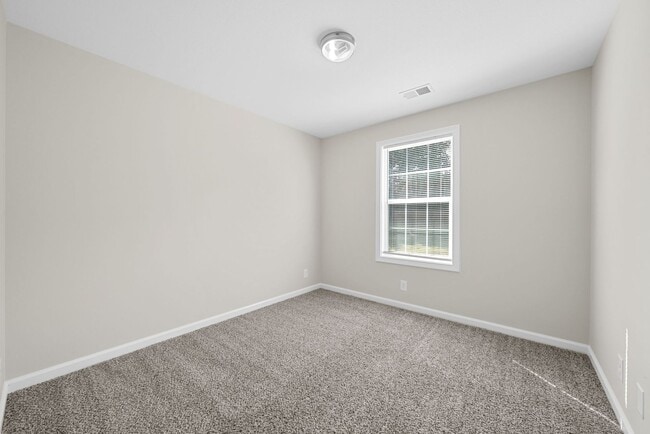 Building Photo - Pet Friendly Three Bedroom!