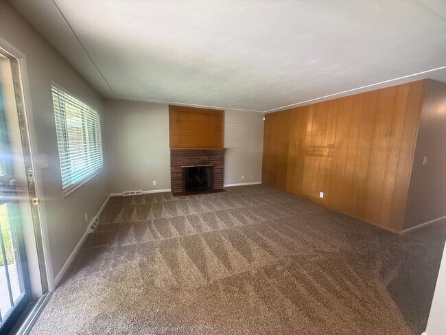 Building Photo - $0 DEPOSIT OPTION! SPACIOUS 5-BEDROOM HOME WITH FINISHED BASEMENT & 2 CAR GARAGE