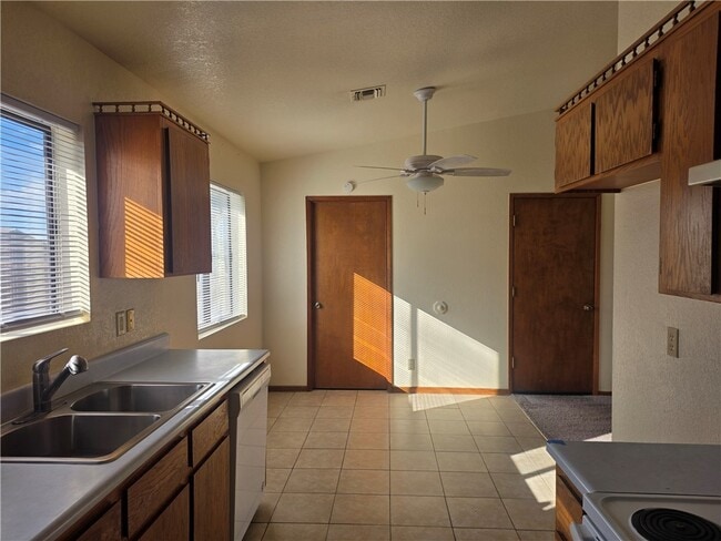 Building Photo - 4339 Chorro Dr