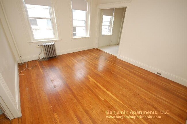 Building Photo - 231 Park Dr