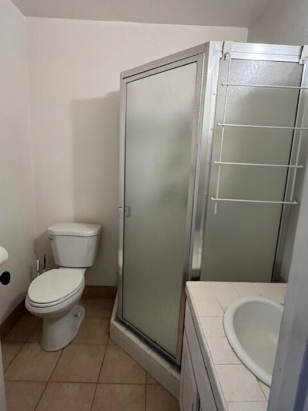 Building Photo - 612 E Juanita Ave