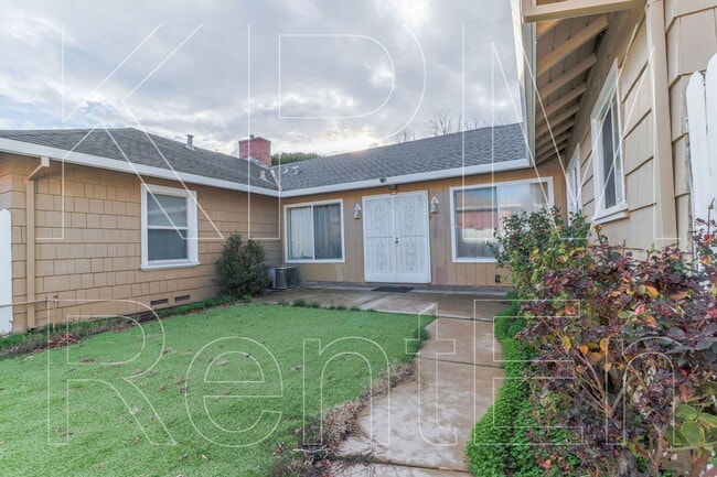Building Photo - 3310 N Kensington Way