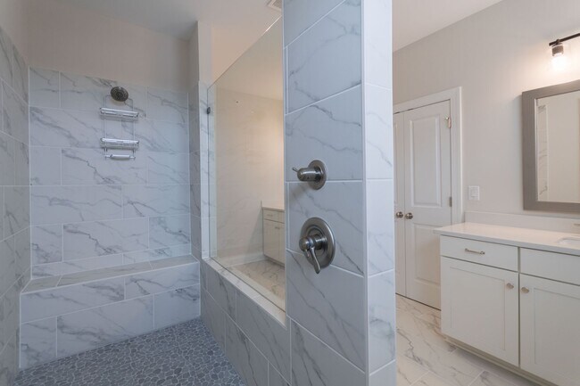 Building Photo - Immaculate, new 3BR/3.5BA townhome in The Maxwell community in Alpharetta GA.