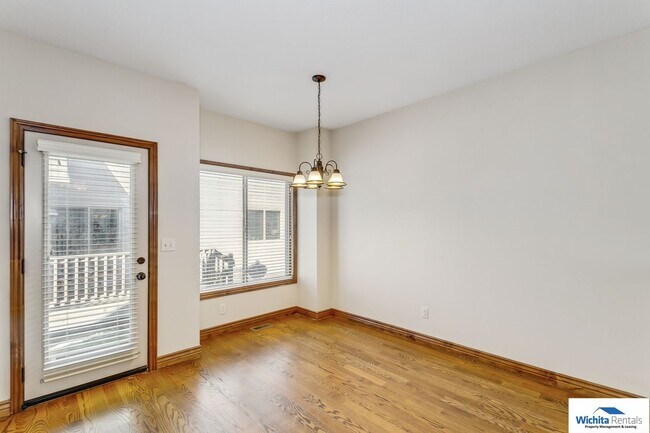 Building Photo - 11716-11718 Crestwood