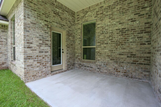 Building Photo - 524 Crackwillow Ave