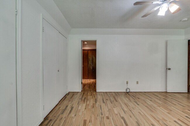Building Photo - 7312/7314 Kings Manor Court