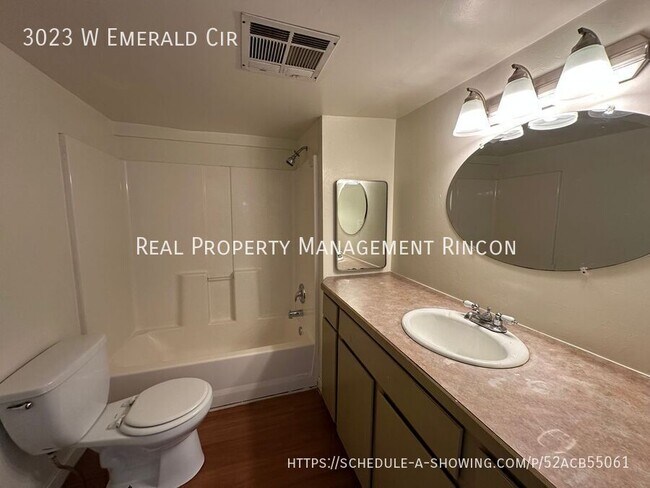 Building Photo - 3023 W Emerald Cir