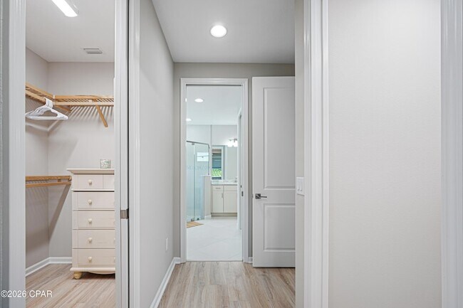 Building Photo - 9431 Paradise Dr