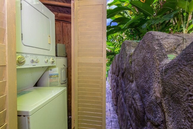 Building Photo - 4420 Kahili Makai St
