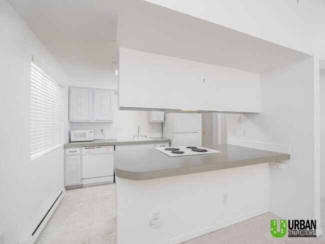 Building Photo - Top-Level 2 Bed / 1 Bath Condo with Garage & In-Unit Laundry – Shiloh Hills