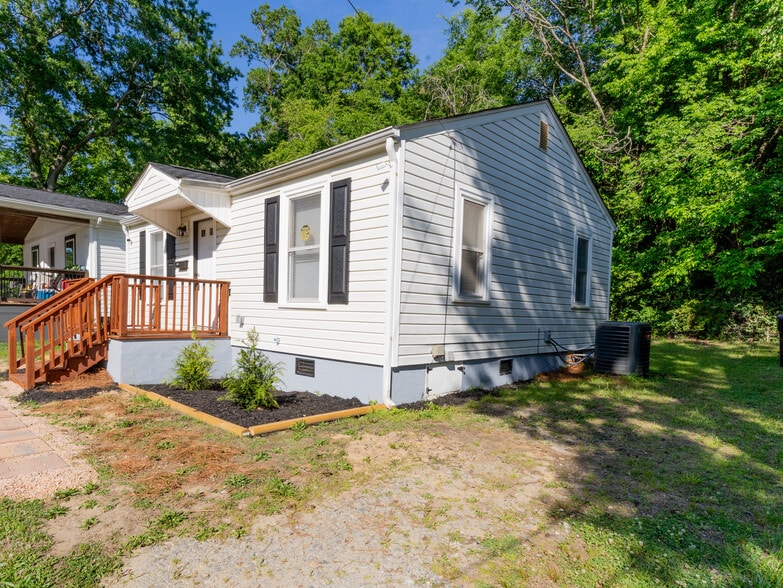 Building Photo - 315 Broad Dr SW