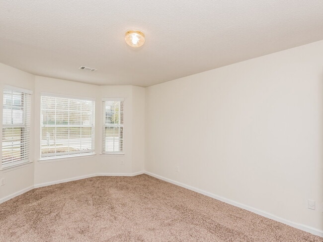 Building Photo - 1008 Spaniel Terrace