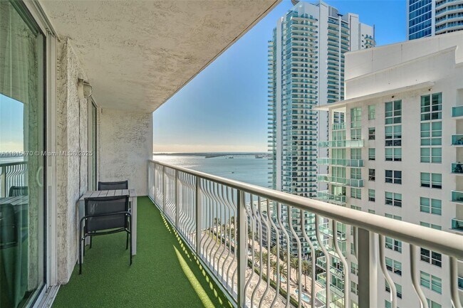 Building Photo - 1200 Brickell Bay Dr