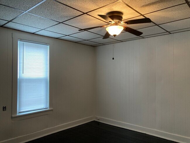 Building Photo - 3 Bedroom Duplex