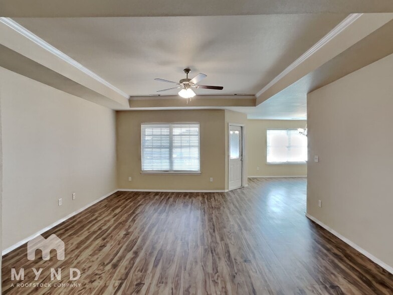 Building Photo - 2109 Cedar Cir