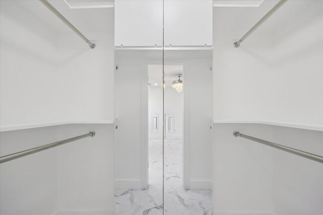 Building Photo - $200 RENT CREDIT | MOVE-IN READY!