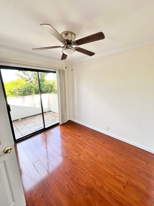 Building Photo - 250 Chilpancingo Pkwy