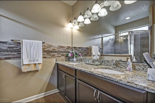 Building Photo - 3 BR/2BA | Newly Renovated Single Family Home | 1-Car Parking | Large Covered Patio| In desirable...