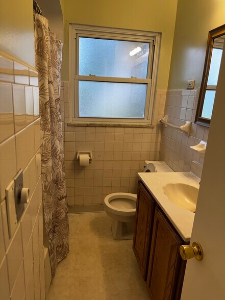 Building Photo - 2810 Fortune Ave