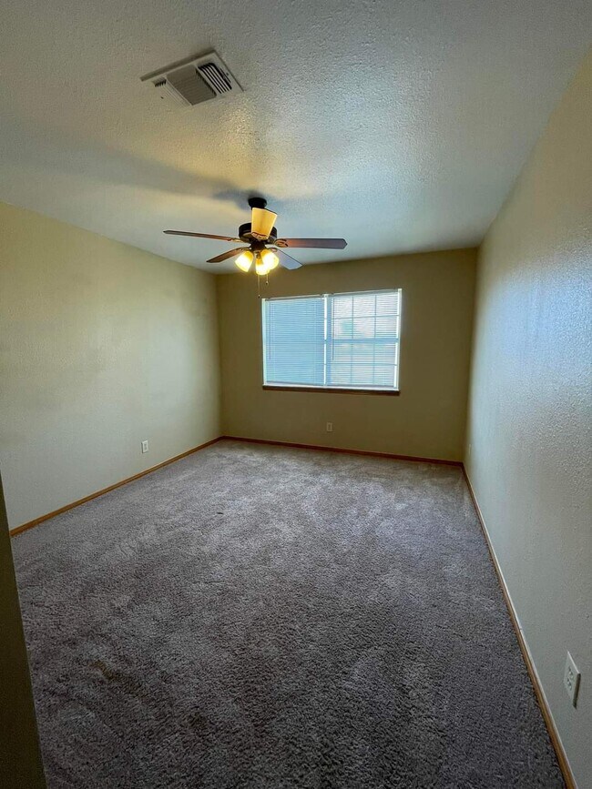 Building Photo - 103 Sherwood Dr