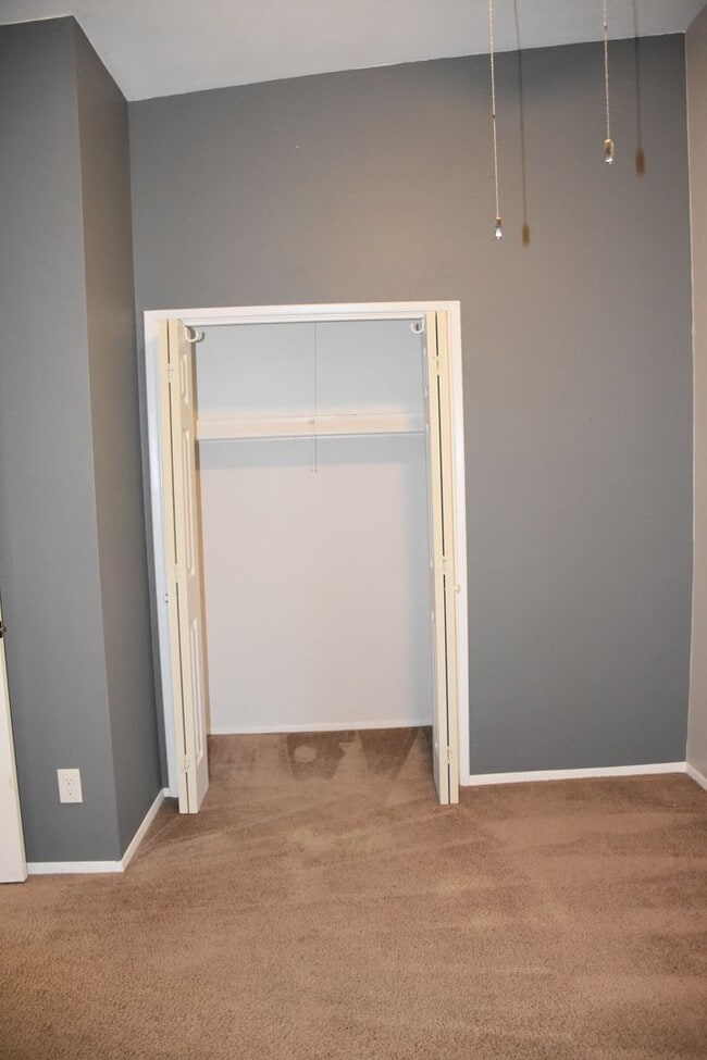 Building Photo - Great home in Mature Neighborhood