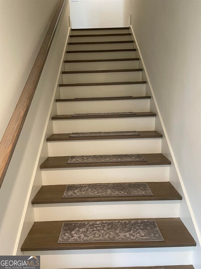 Building Photo - 460 Heatherden Ave