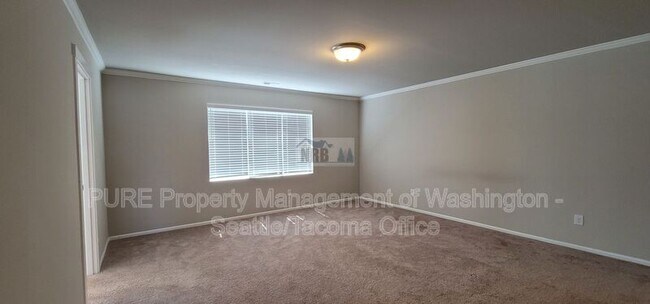 Building Photo - 6925 Honeylocust Ct NE