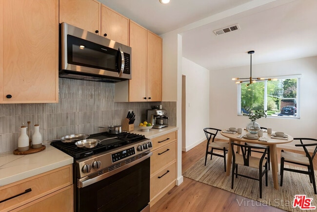 Building Photo - 1405 N Coronado St