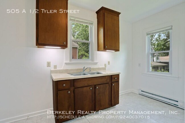 Building Photo - 505 1/2 Tyler Street - A