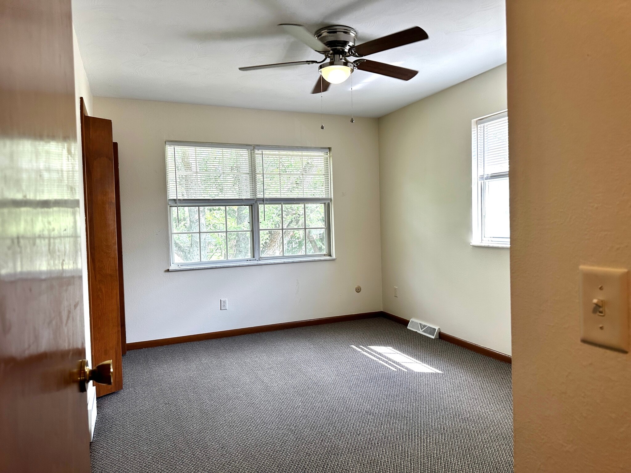 Second bedroom - 3933 Clareridge Dr