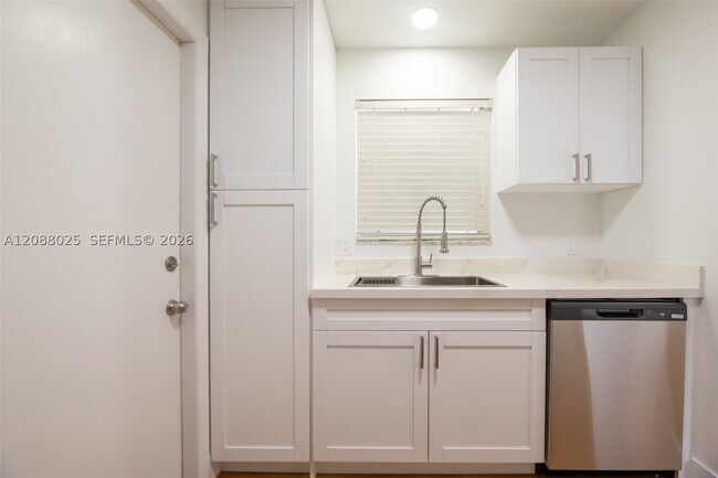 Building Photo - 2441 SW 82nd Ave