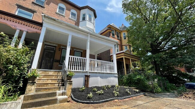 Primary Photo - 939 S Saint Bernard St
