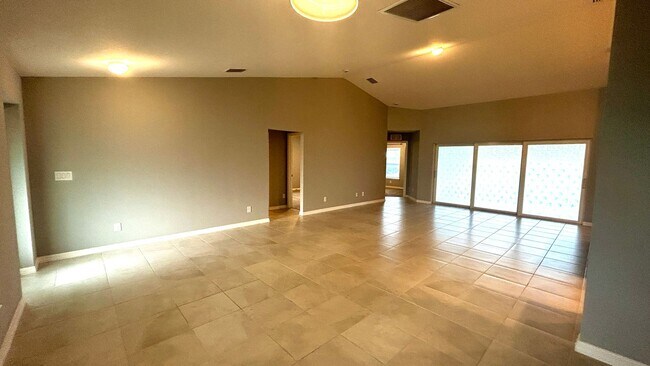 Building Photo - 4 Bedroom 2 Bathroom 2 Car Garage Home - NW Cape Coral - Available Mid April