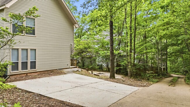 Building Photo - 379 Butternut Dr