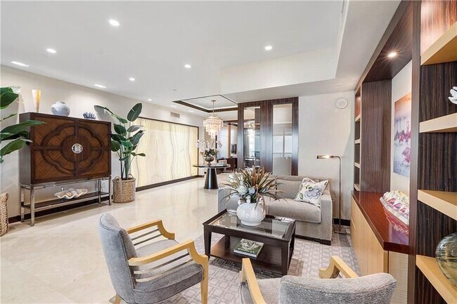 Building Photo - 101 S Fort Lauderdale Beach Blvd