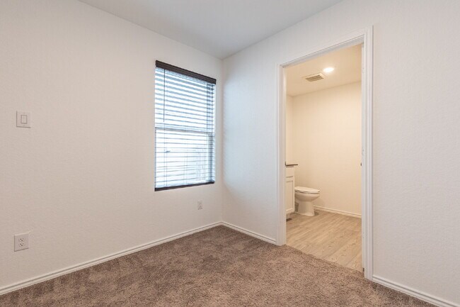 Building Photo - 7125 Elm Cv