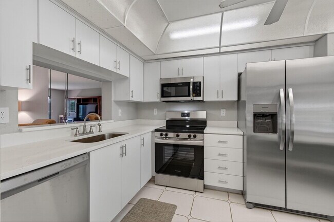 Building Photo - 7340 Amberly Ln