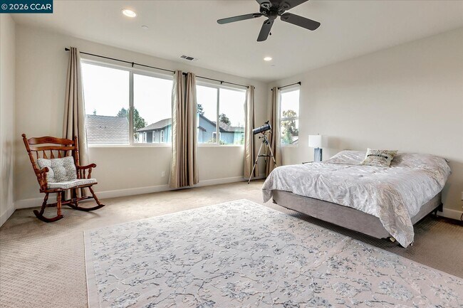 Building Photo - 582 Mandevilla Dr