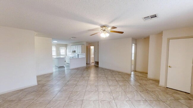 Building Photo - "Spacious 4-Bedroom Retreat with 2 Baths in Prime Killeen Location – 1,590 Sq Ft of Comfort!"