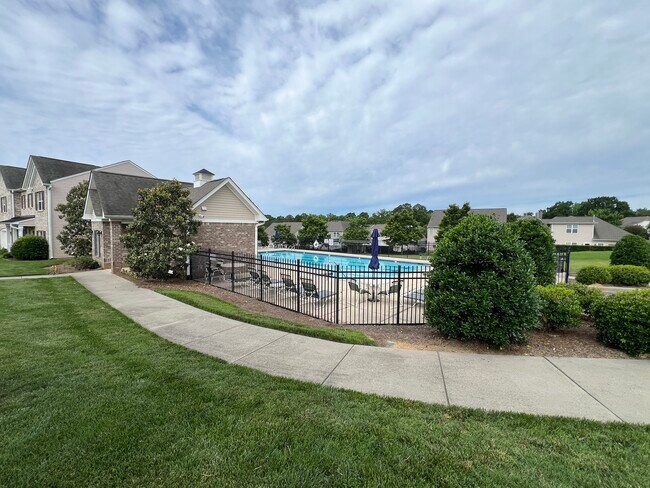 Building Photo - 2198 Laurens Dr